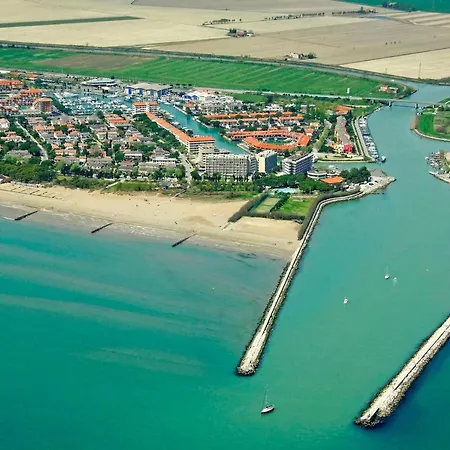 Beachfront For 4 People Villa Porto Santa Margherita di Caorle